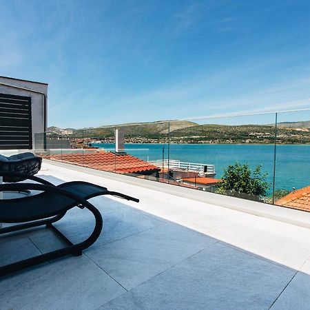 Villa Magna - Seaside Villa With Pool And Sauna Трогір Екстер'єр фото