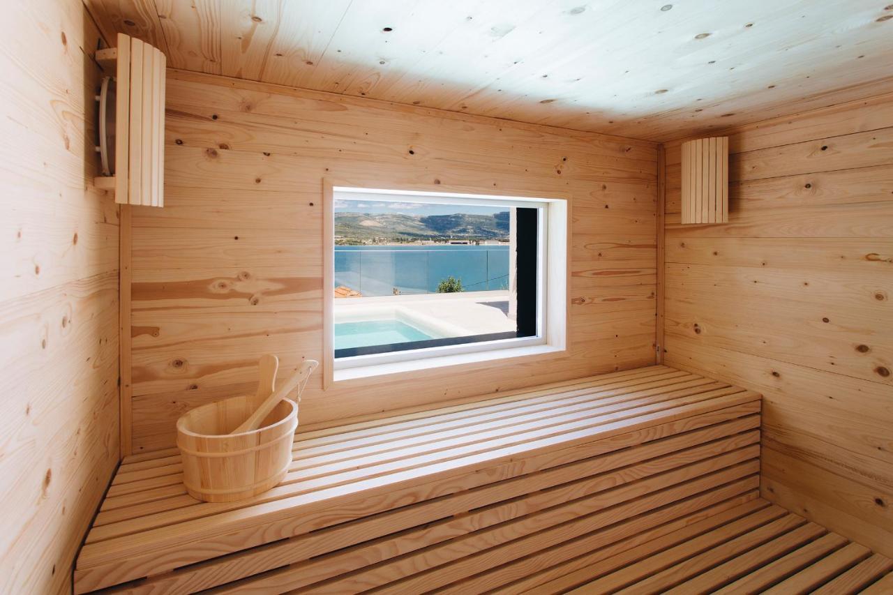 Villa Magna - Seaside Villa With Pool And Sauna Трогір Екстер'єр фото