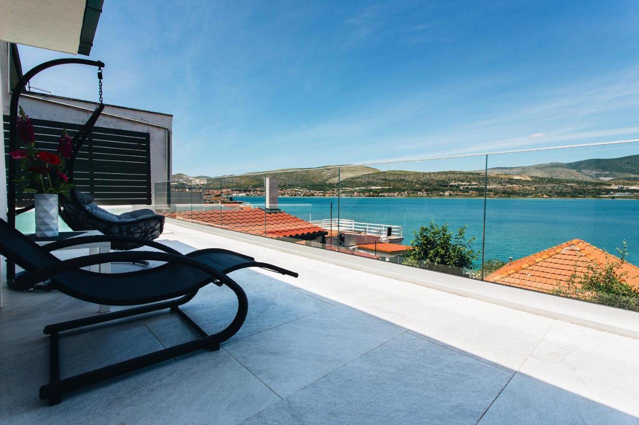 Villa Magna - Seaside Villa With Pool And Sauna Трогір Екстер'єр фото