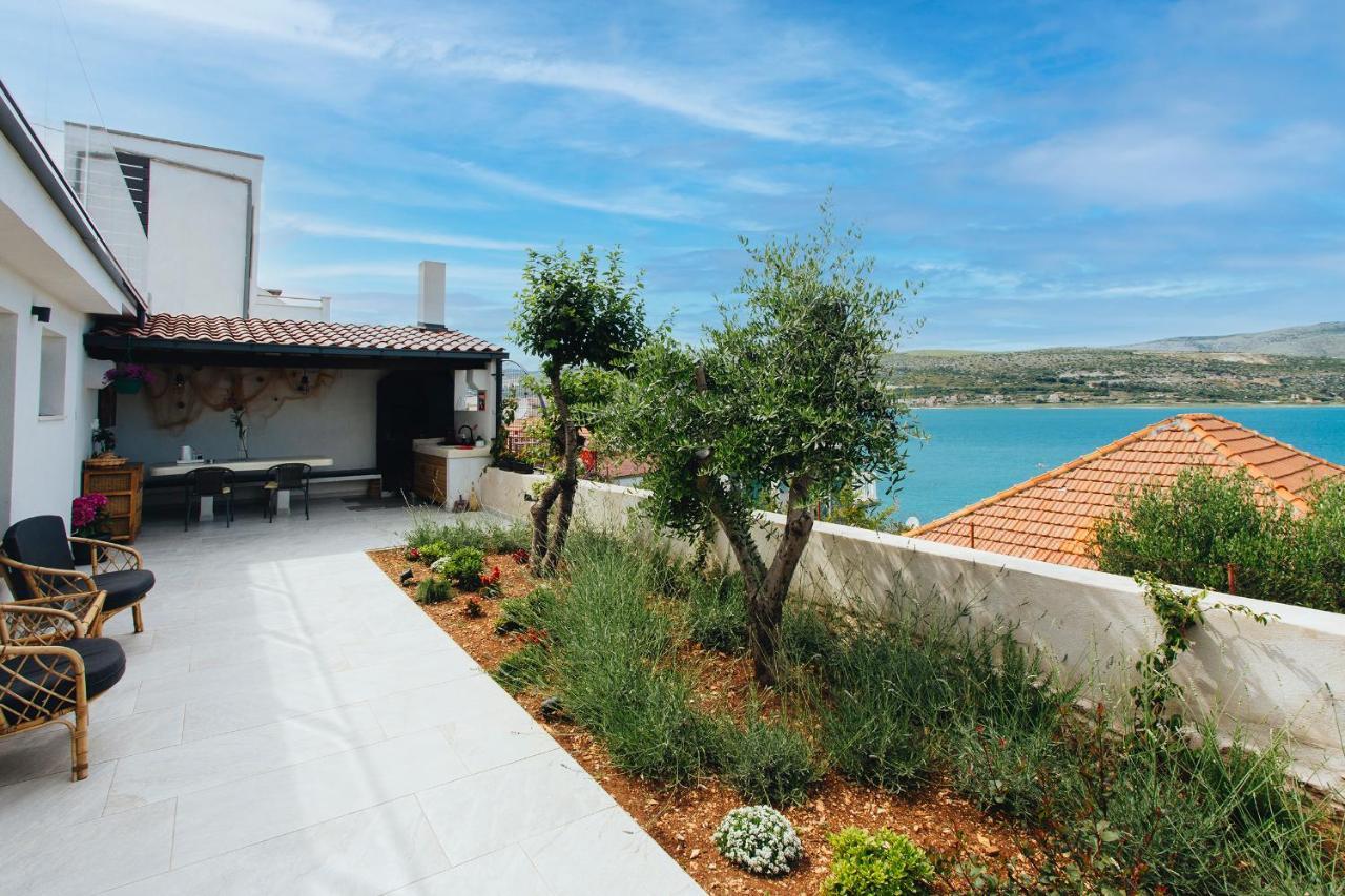 Villa Magna - Seaside Villa With Pool And Sauna Трогір Екстер'єр фото